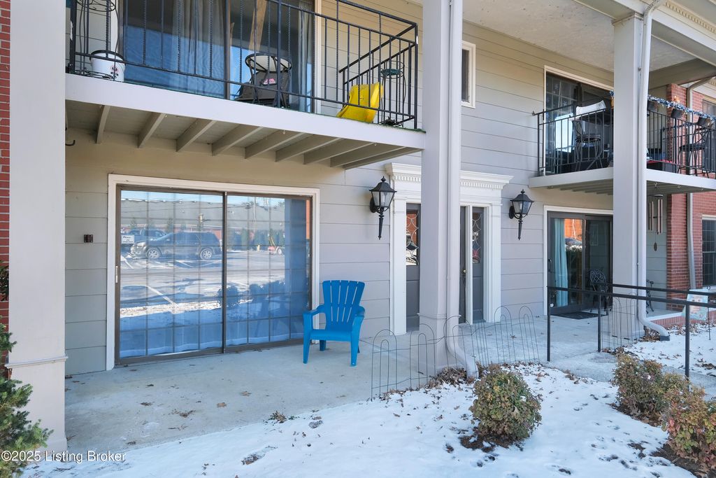 Photo of 8 Dupont Way #APT 1, Louisville, KY 40207 (MLS # 1705428)