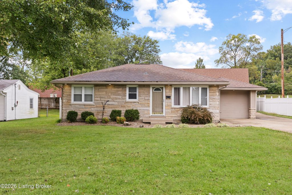 Photo of 5402 Southview Dr, Louisville, KY 40214 (MLS # 1709531)