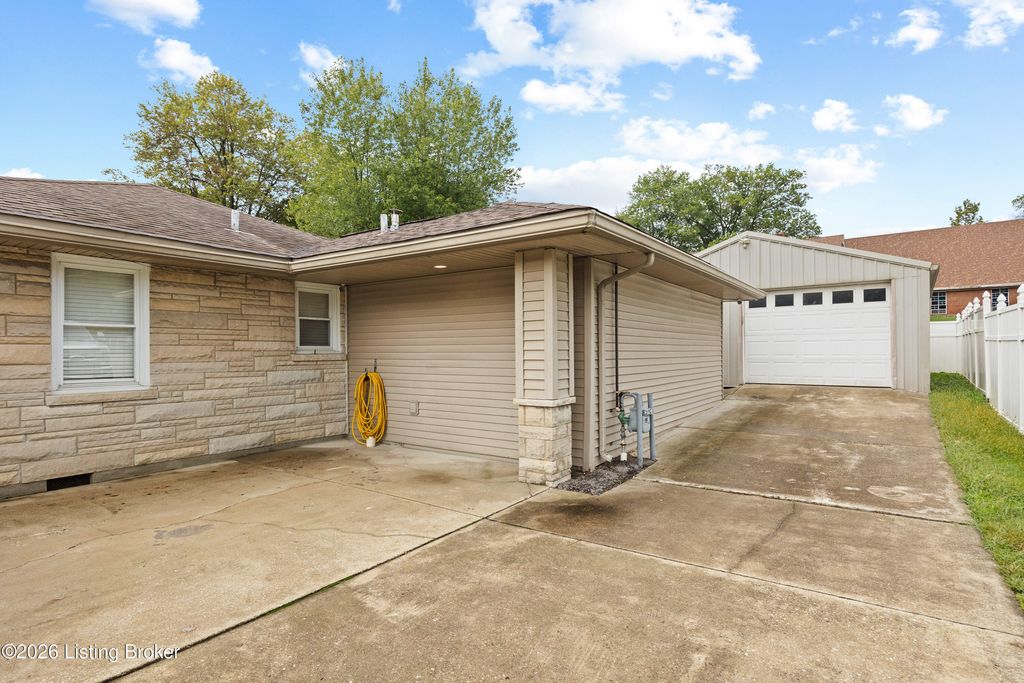 Photo of 5402 Southview Dr, Louisville, KY 40214 (MLS # 1709531)