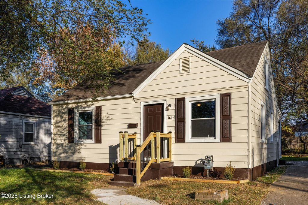 Photo of 1639 Dixdale Ave, Louisville, KY 40210 (MLS # 1704073)