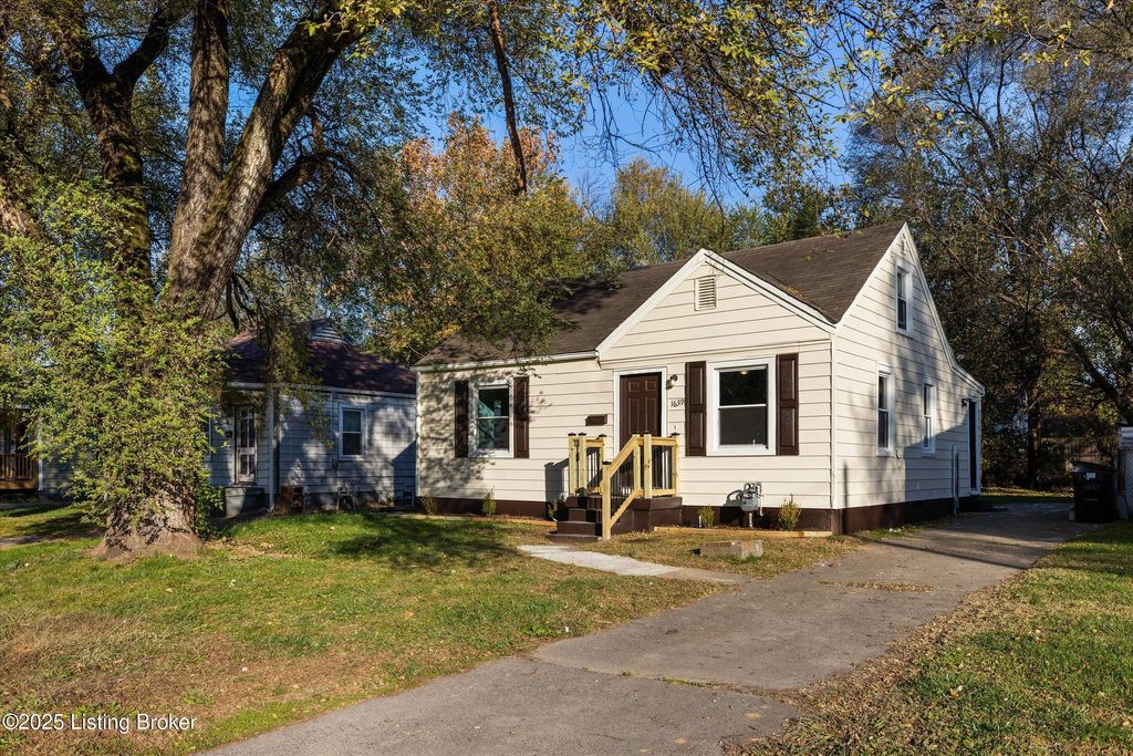 Photo of 1639 Dixdale Ave, Louisville, KY 40210 (MLS # 1704073)