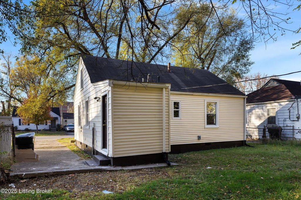 Photo of 1639 Dixdale Ave, Louisville, KY 40210 (MLS # 1704073)