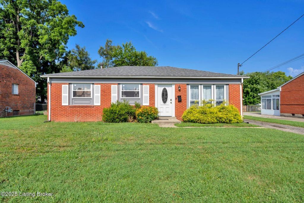 Photo of 9712 Gandy Rd, Louisville, KY 40272 (MLS # 1700229)