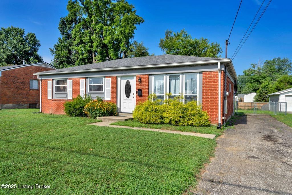 Photo of 9712 Gandy Rd, Louisville, KY 40272 (MLS # 1700229)