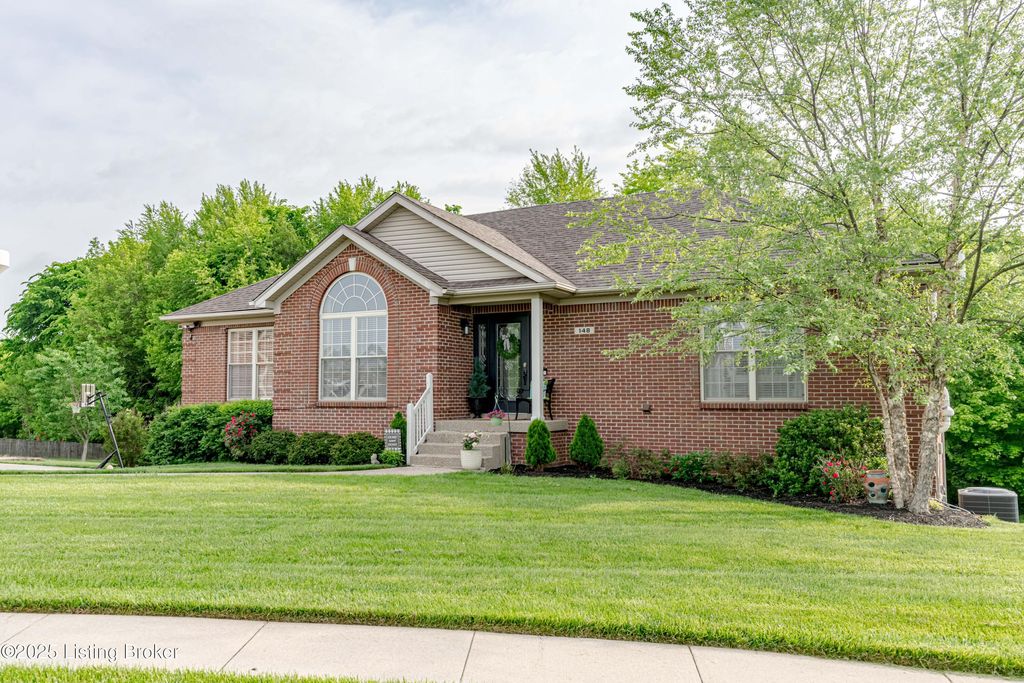 Photo of 148 Shellys Pl, Shelbyville, KY 40065 (MLS # 1704959)