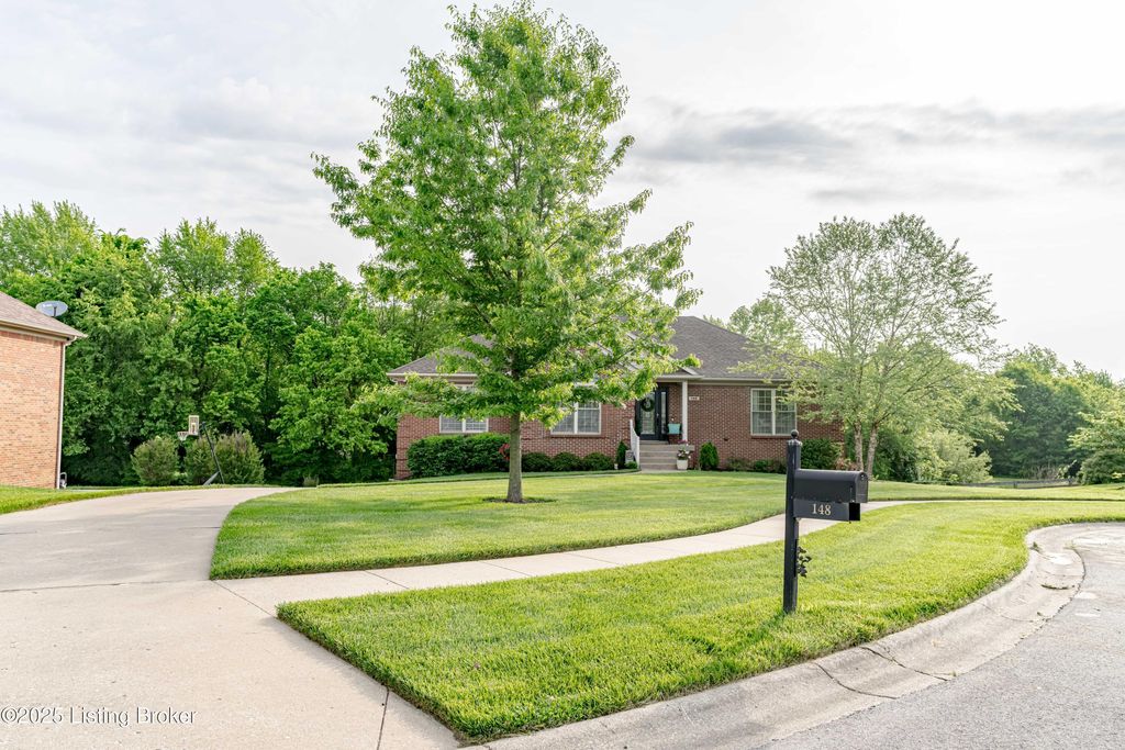 Photo of 148 Shellys Pl, Shelbyville, KY 40065 (MLS # 1704959)
