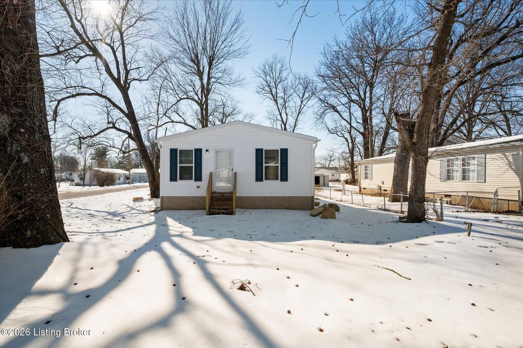 Photo of 221 Williams St, Jeffersonville, IN 47130 (MLS # 1709119)