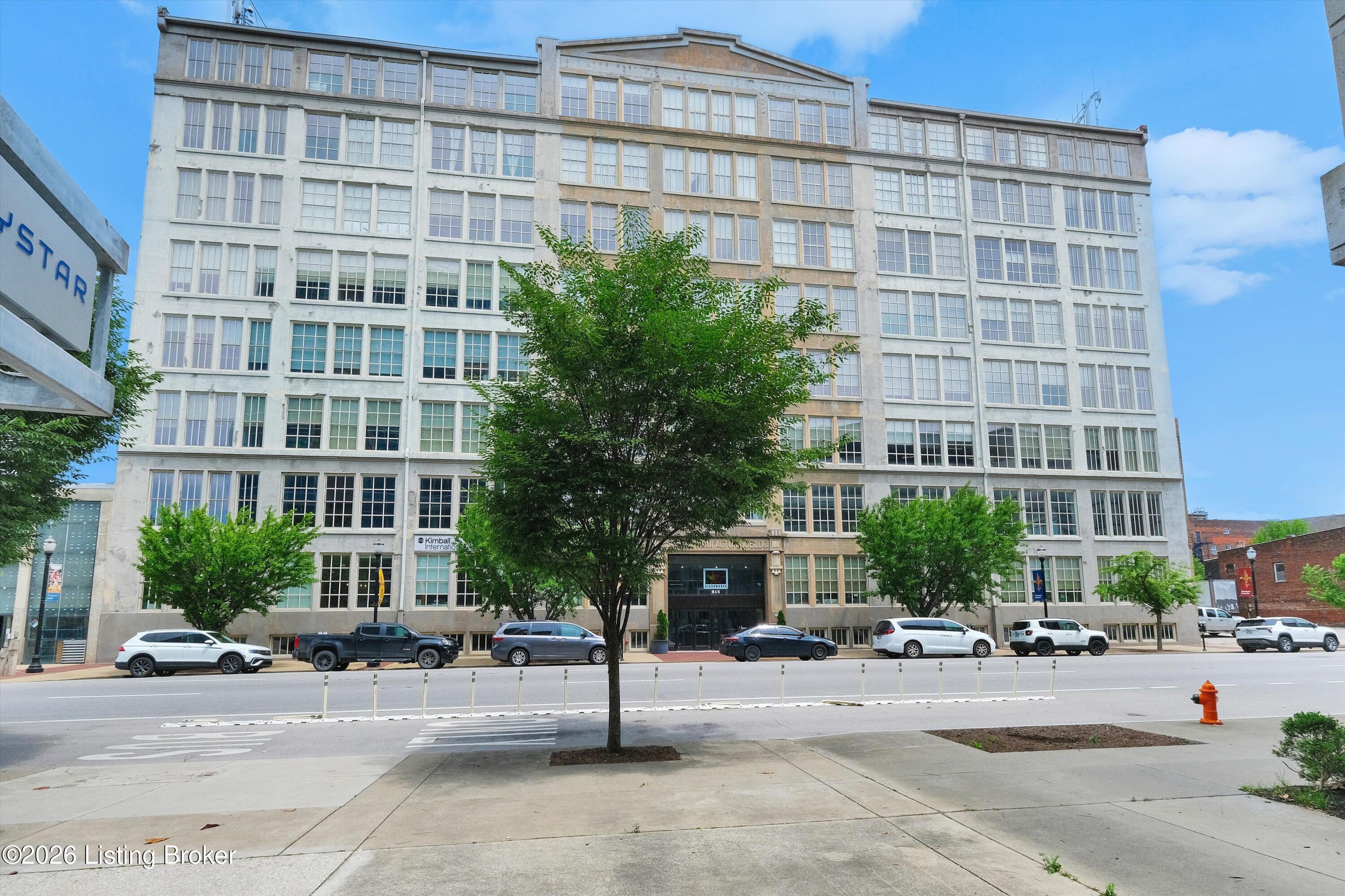 Photo 1 of 18 — 815 W Market St 707, Louisville, KY 40202