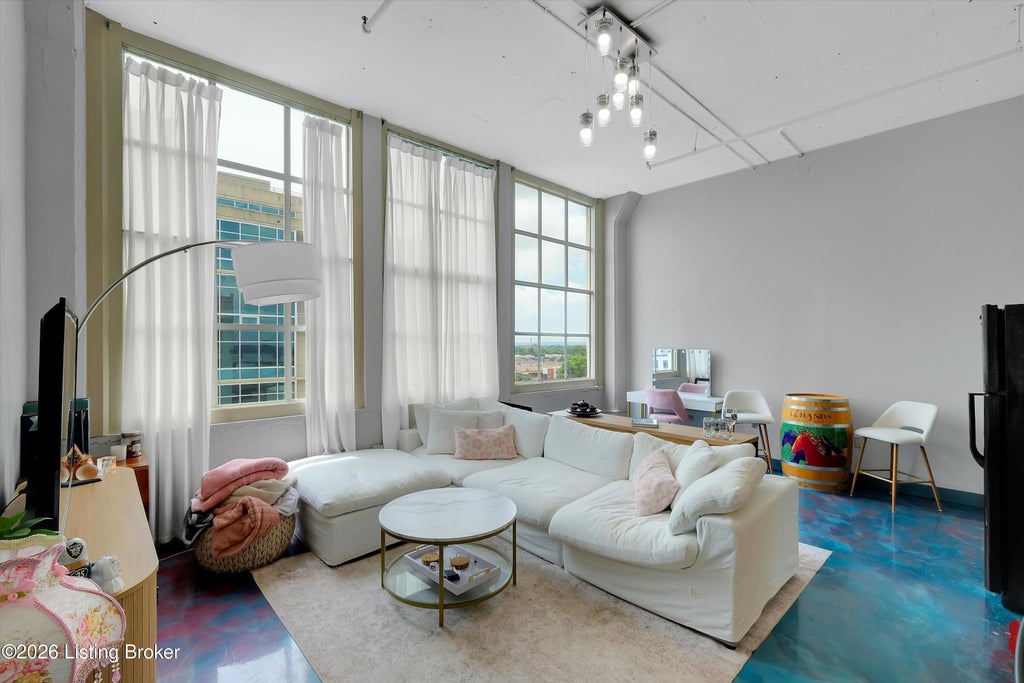 Photo of 815 W Market St #707, Louisville, KY 40202 (MLS # 1720344)