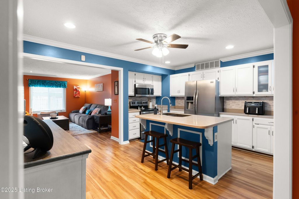 Photo of 252 MOSER RD Rd, Louisville, KY 40223 (MLS # 1703547)