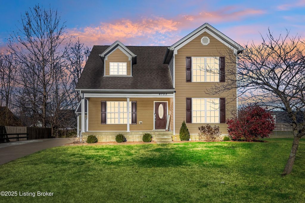 Photo of 6703 N North Dr, Louisville, KY 40272 (MLS # 1715613)