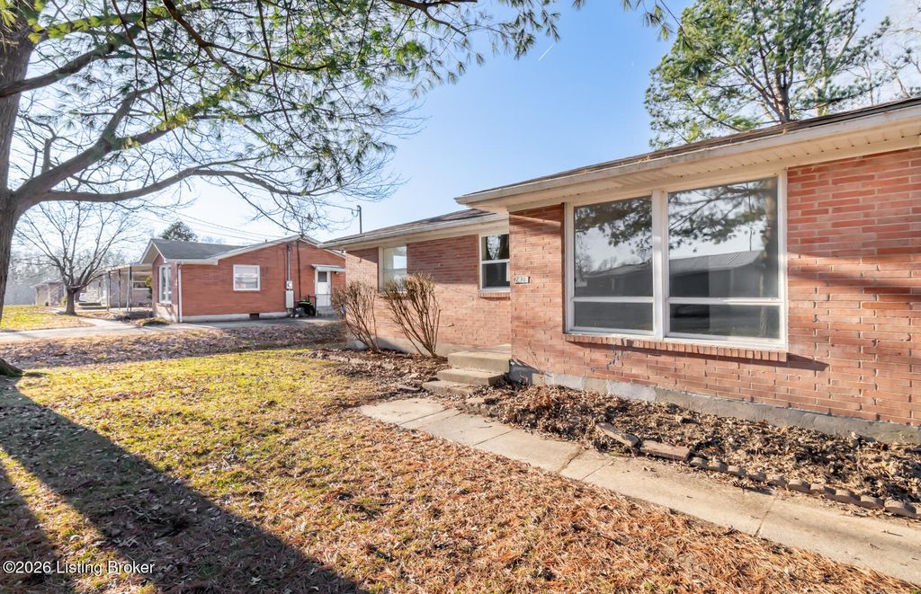 Photo of 2428 Weber Ln, Louisville, KY 40216 (MLS # 1708834)