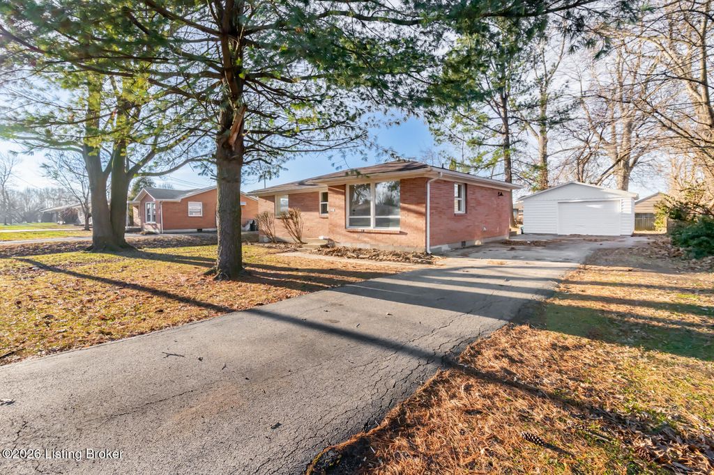 Photo of 2428 Weber Ln, Louisville, KY 40216 (MLS # 1708834)