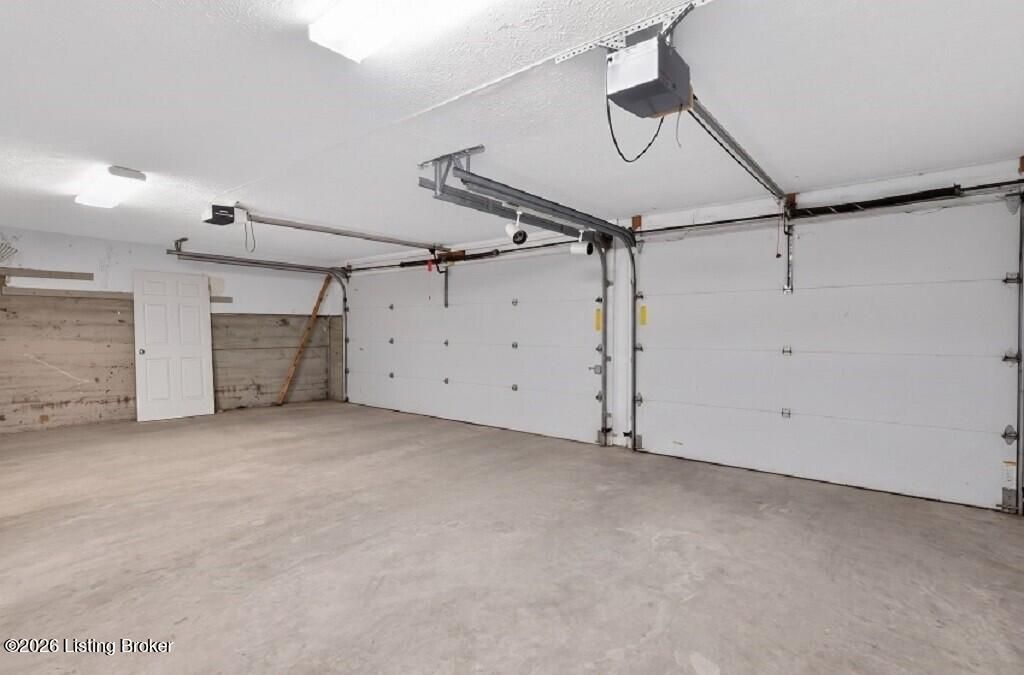 Photo of 27 Autumn Hill Ct, Prospect, KY 40059 (MLS # 1717607)