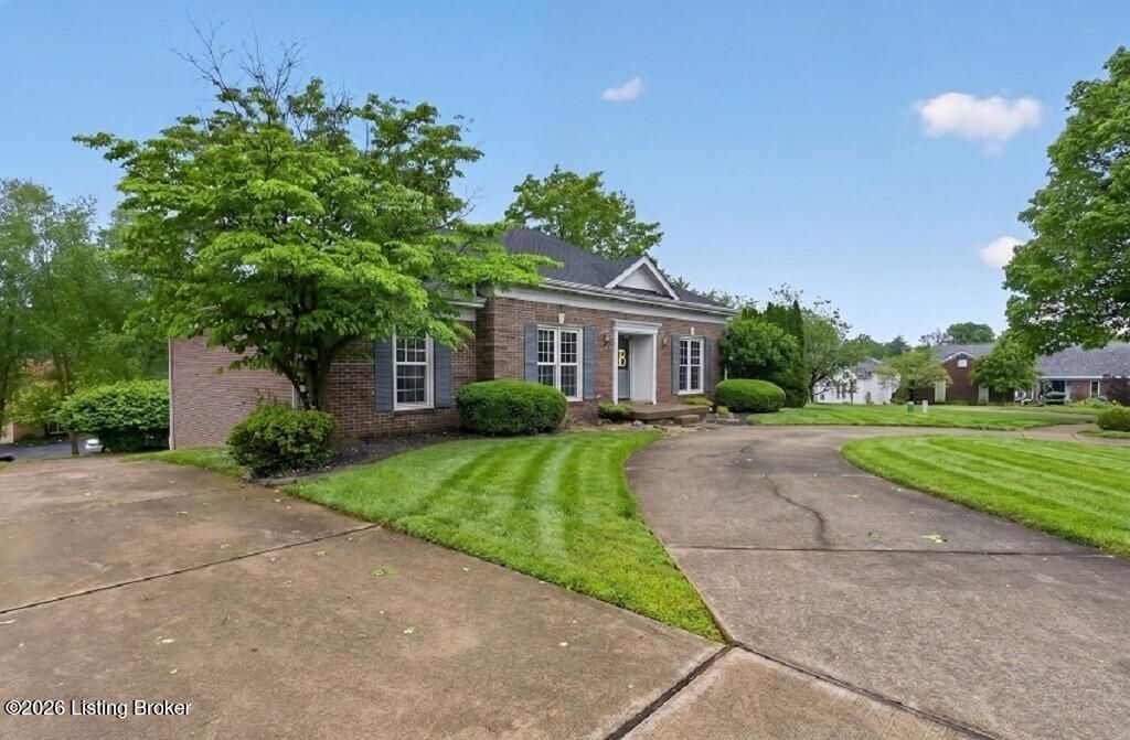 Photo of 27 Autumn Hill Ct, Prospect, KY 40059 (MLS # 1717607)