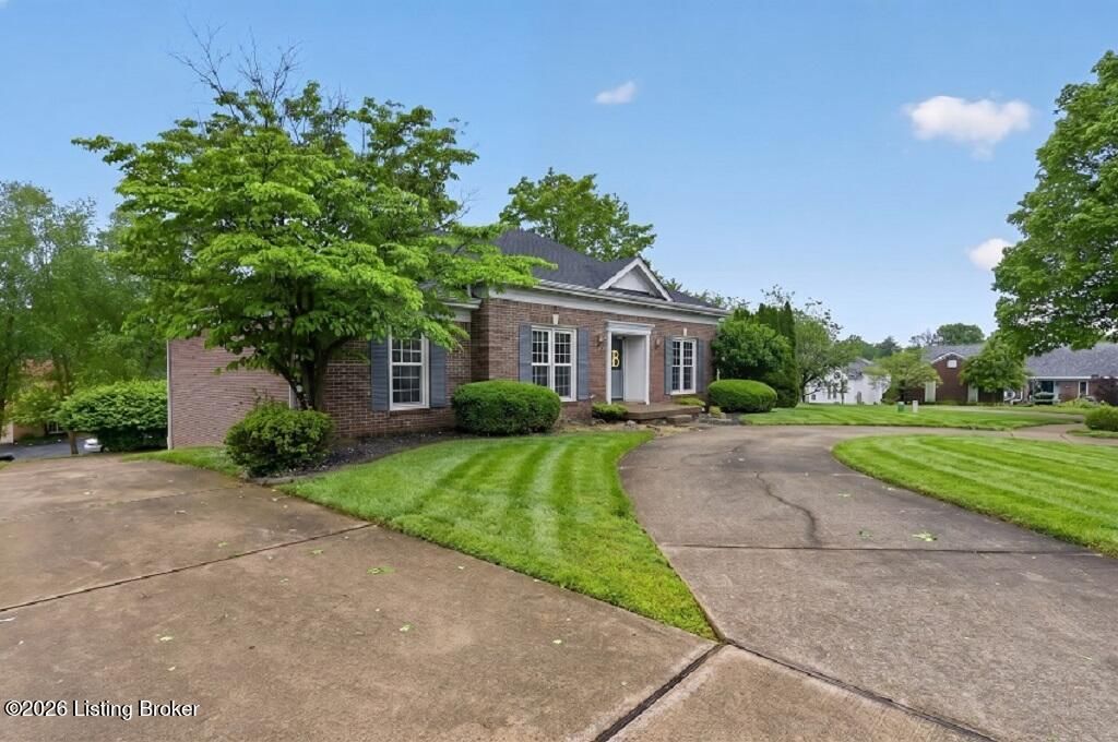 Photo of 27 Autumn Hill Ct, Prospect, KY 40059 (MLS # 1717607)