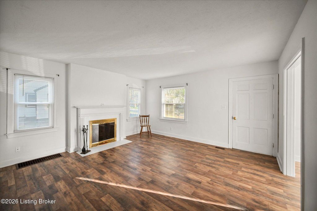 Photo of 404 Christopher Pl, Louisville, KY 40214 (MLS # 1715034)