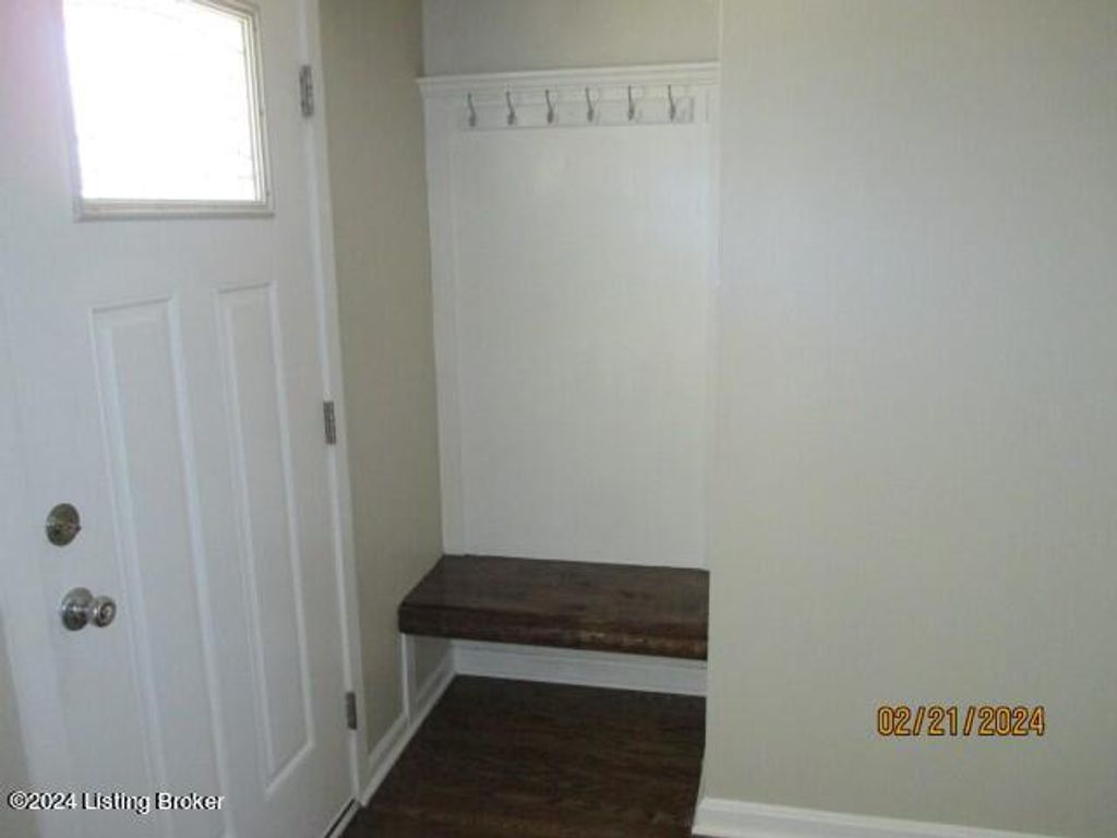 Photo of 5611 Littleridge Dr, Louisville, KY 40229 (MLS # 1704870)