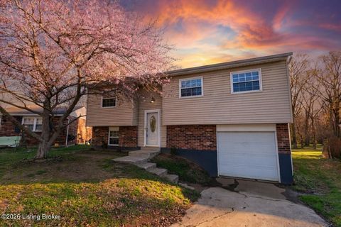 Photo of 4601 Logby Pl, Louisville, KY 40272 (MLS # 1711889)