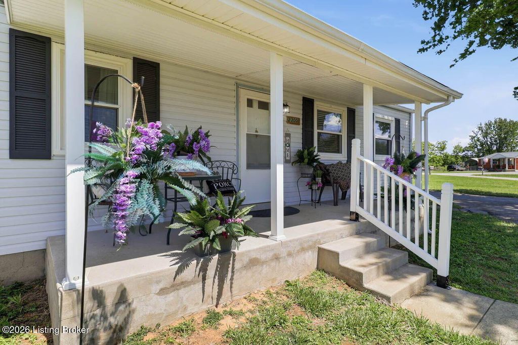 Photo of 2300 Zoneton Rd, Shepherdsville, KY 40165 (MLS # 1716422)
