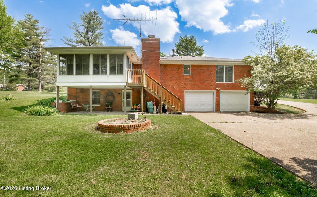 Photo of 4110 Suwanee Dr, La Grange, KY 40031 (MLS # 1715523)