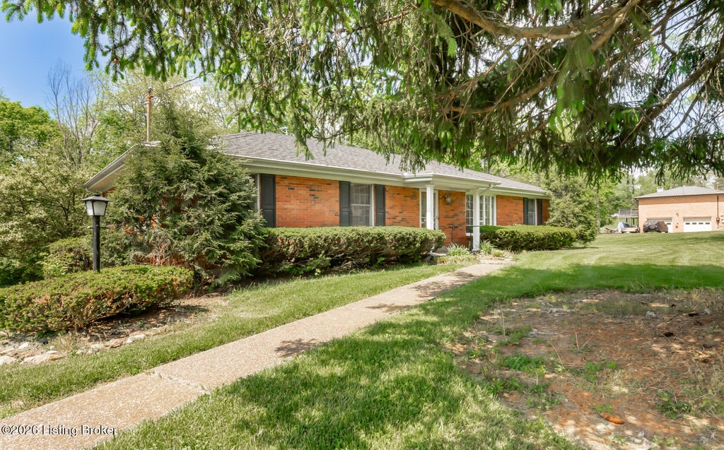 Photo of 4110 Suwanee Dr, La Grange, KY 40031 (MLS # 1715523)