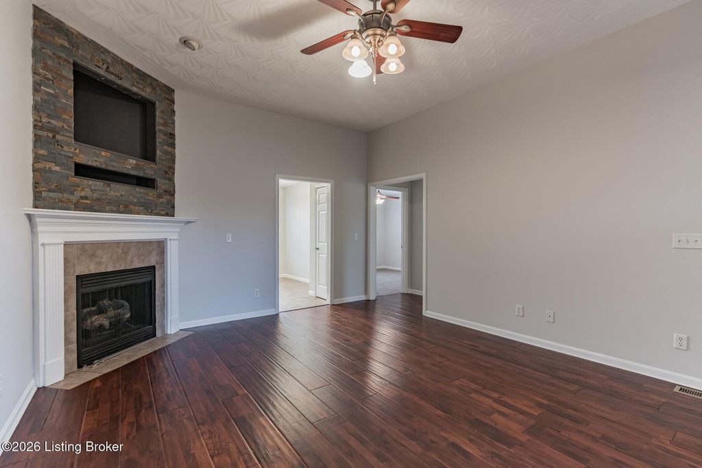 Photo of 147 Midway Dr, Mt Washington, KY 40047 (MLS # 1713524)