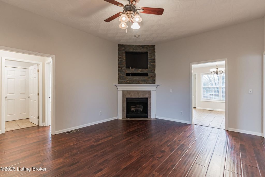 Photo of 147 Midway Dr, Mt Washington, KY 40047 (MLS # 1713524)