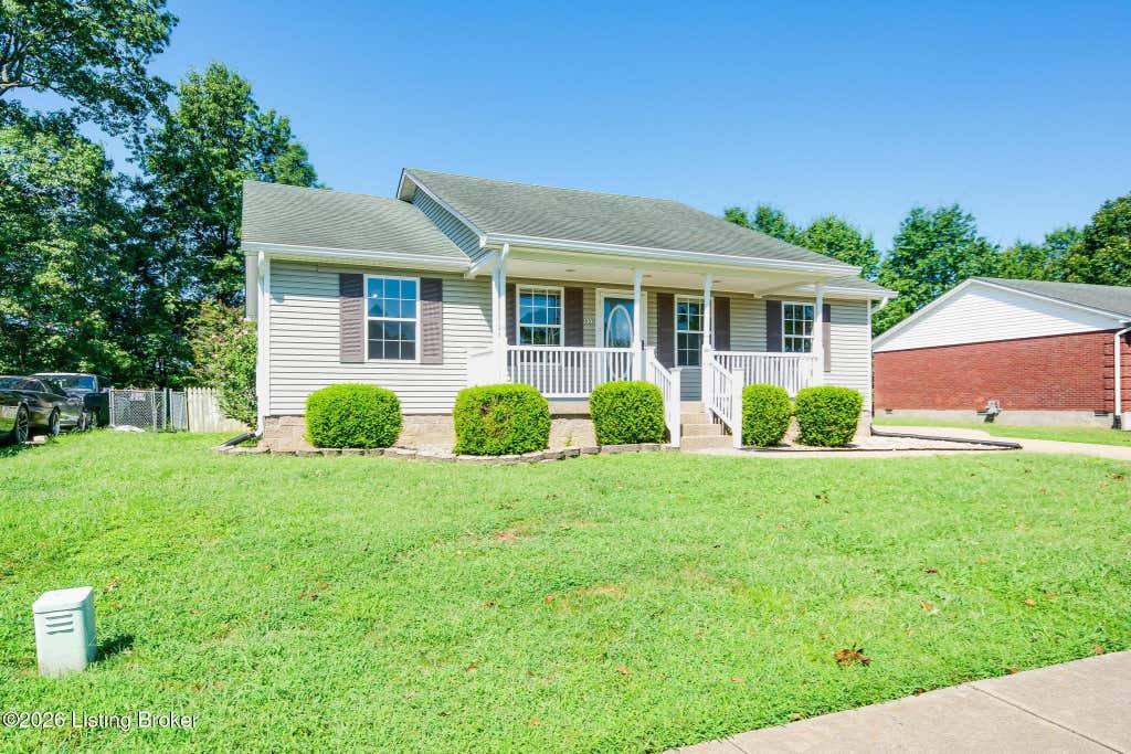 Photo of 633 River Oaks Dr, Shepherdsville, KY 40165 (MLS # 1726696)