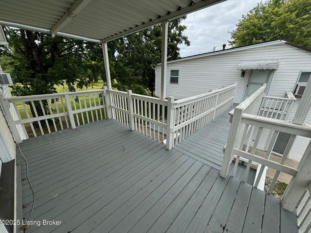 Photo of 10600 Blue Lick Rd, Louisville, KY 40229 (MLS # 1700201)
