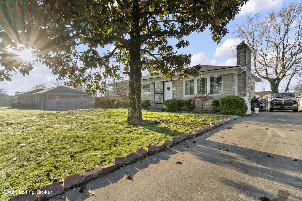 Photo of 2202 Mary Catherine Dr, Louisville, KY 40216 (MLS # 1711214)