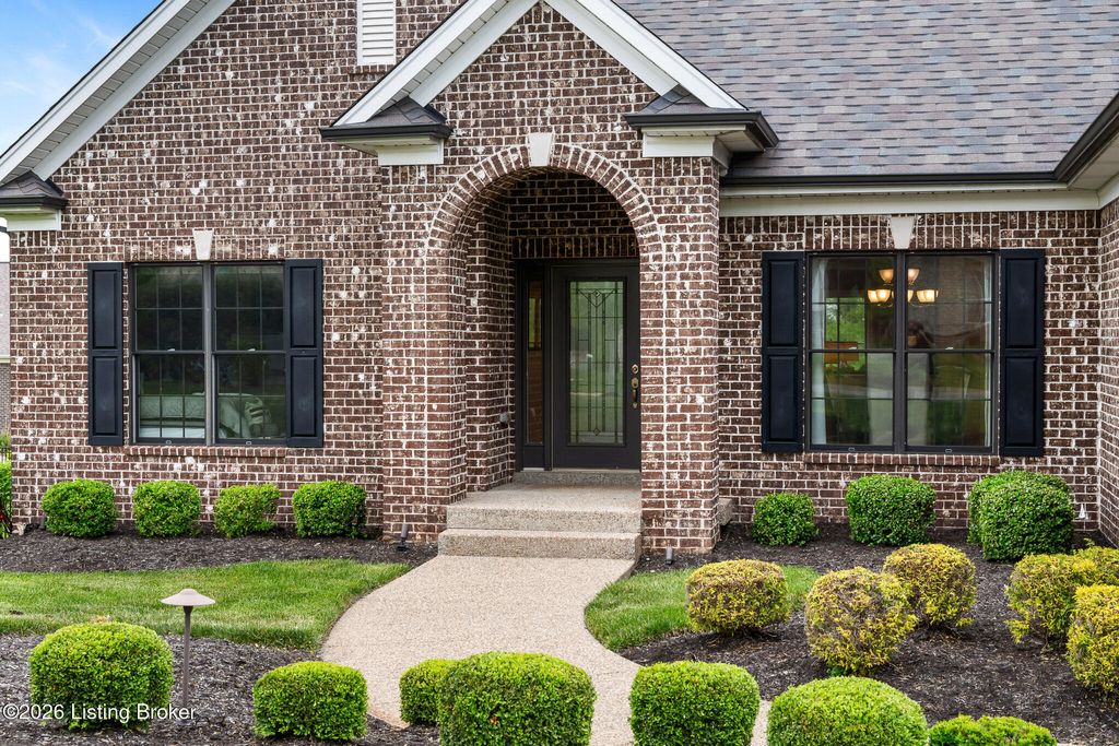 Photo of 17403 Shakes Creek Dr, Louisville, KY 40023 (MLS # 1717328)