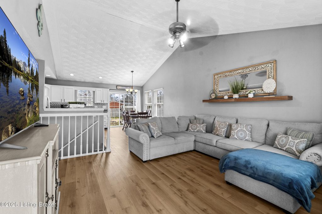 Photo of 4907 Vassar Ave, Louisville, KY 40258 (MLS # 1709442)