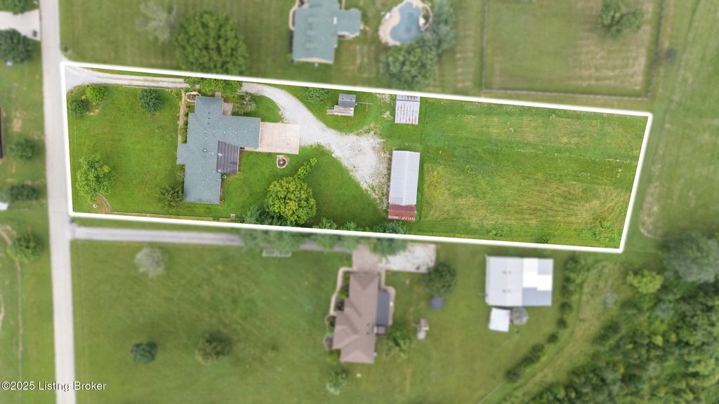 Photo of 364 Fairview Ln, Shepherdsville, KY 40165 (MLS # 1714848)