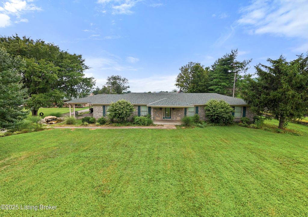 Photo of 364 Fairview Ln, Shepherdsville, KY 40165 (MLS # 1714848)