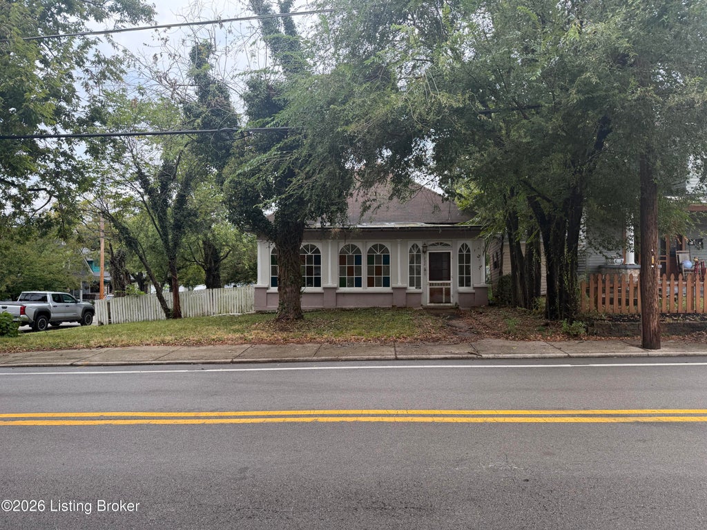 Photo of 202 E Todd St, Frankfort, KY 40601 (MLS # 1728921)