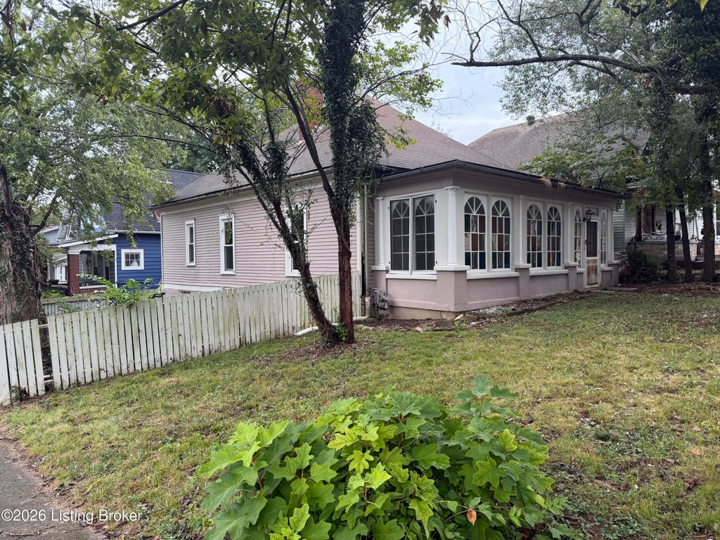 Photo of 202 E Todd St, Frankfort, KY 40601 (MLS # 1728921)