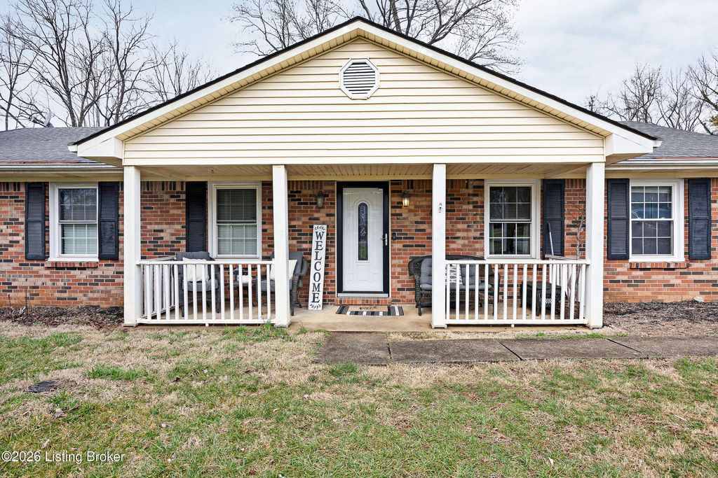 Photo of 420 Gaffney Ln, Bardstown, KY 40004 (MLS # 1710661)