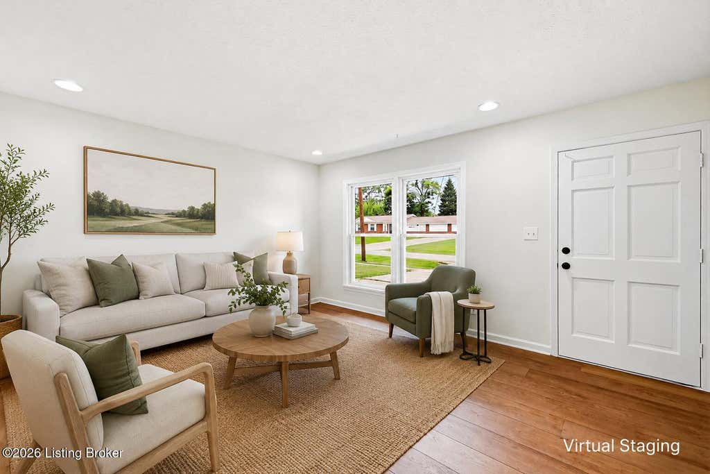 Photo of 5112 Mediterranean Ct, Louisville, KY 40219 (MLS # 1727336)