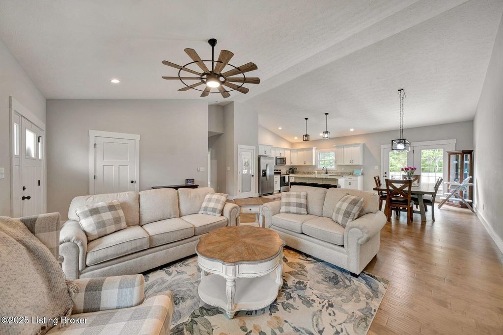 Photo of 90 Glenn Eagle Rd, Brandenburg, KY 40108 (MLS # 1701755)