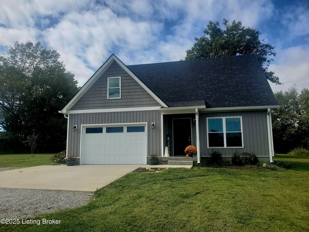 Photo of 1017 Heinsville Rd, Shelbyville, KY 40065 (MLS # 1701762)