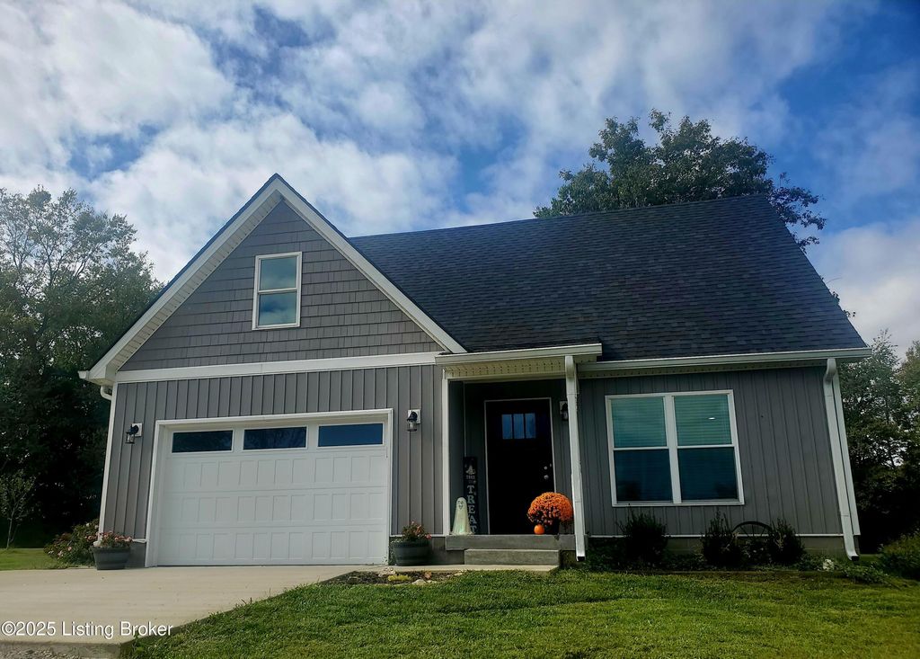 Photo of 1017 Heinsville Rd, Shelbyville, KY 40065 (MLS # 1701762)