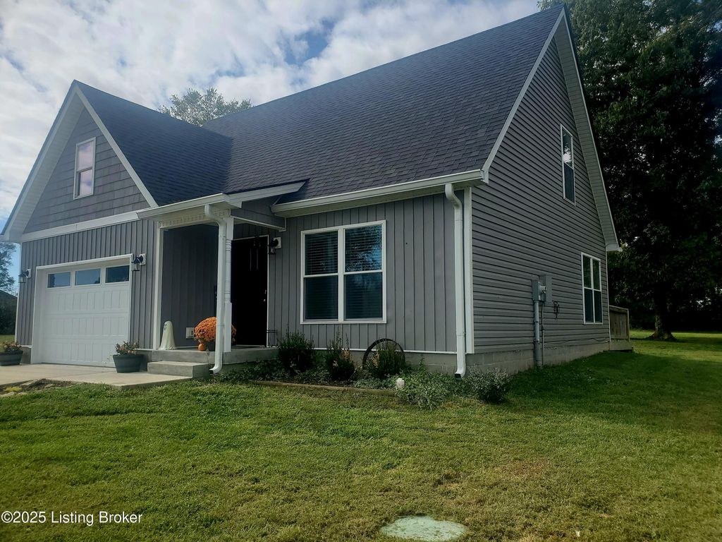 Photo of 1017 Heinsville Rd, Shelbyville, KY 40065 (MLS # 1701762)