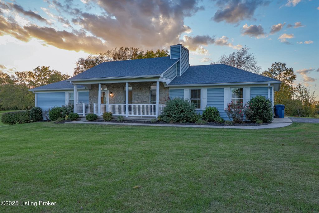 Photo of 322 Fox Run Dr, Taylorsville, KY 40071 (MLS # 1701531)