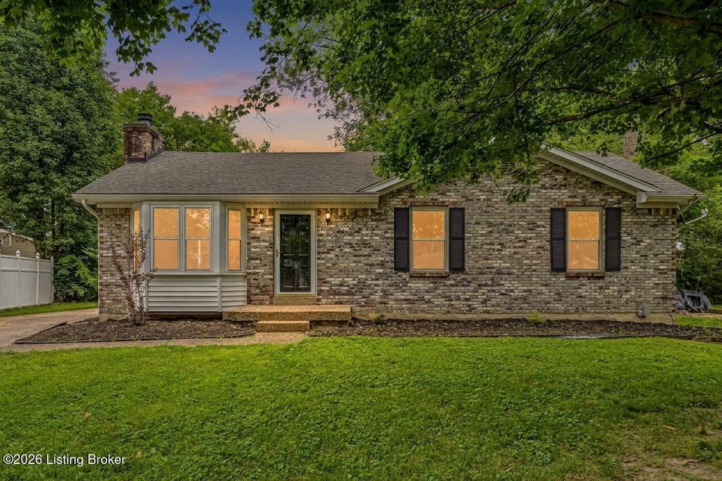 Photo of 107 Buttercup Rd, Louisville, KY 40218 (MLS # 1728707)