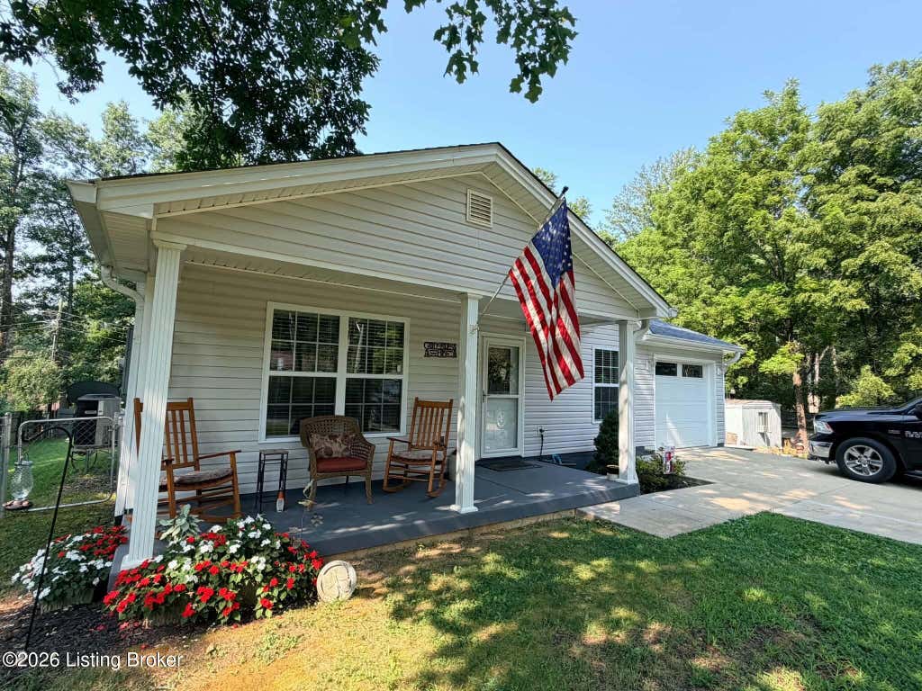 Photo of 207 Woods Rd, Elizabethtown, KY 42701 (MLS # 1725960)
