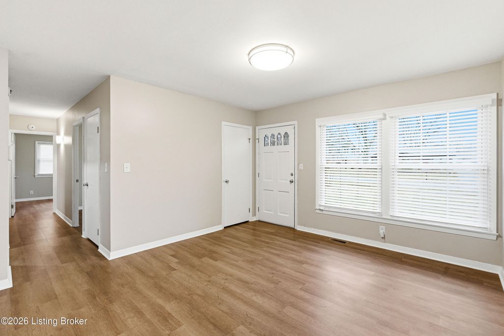 Photo of 1904 Wickham Way, Louisville, KY 40223 (MLS # 1710748)