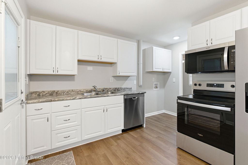 Photo of 1904 Wickham Way, Louisville, KY 40223 (MLS # 1710748)