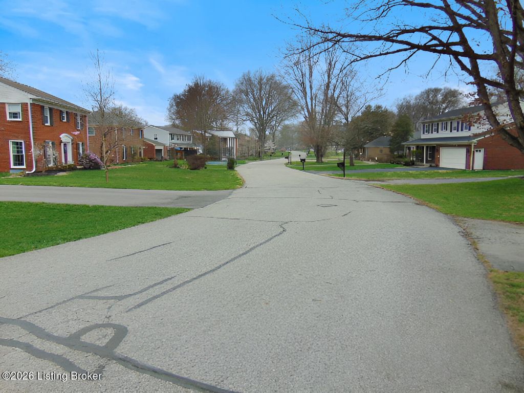 Photo of 4005 Ashridge Dr, Louisville, KY 40241 (MLS # 1711578)