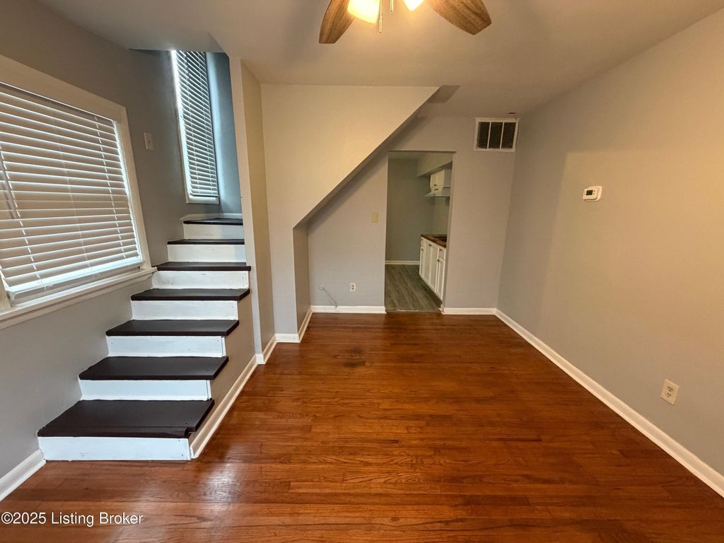 Photo of 1825 E Oak St, New Albany, IN 47150 (MLS # 1705392)